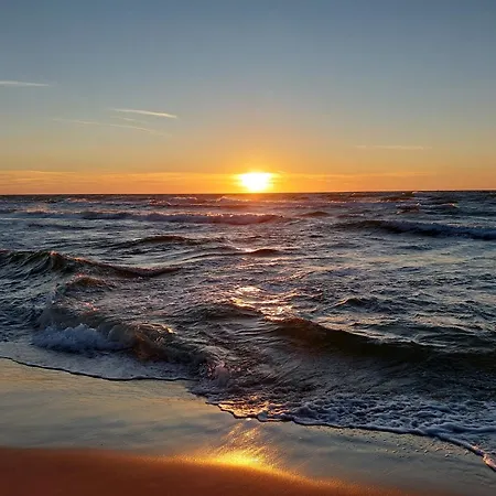 Dom Caloroczny Ogrzewany Na Wiejskiej 5 *