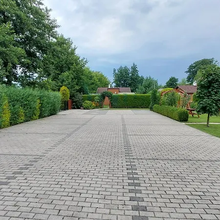 Na Wiejskiej 5 *