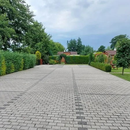 Na Wiejskiej 5 *